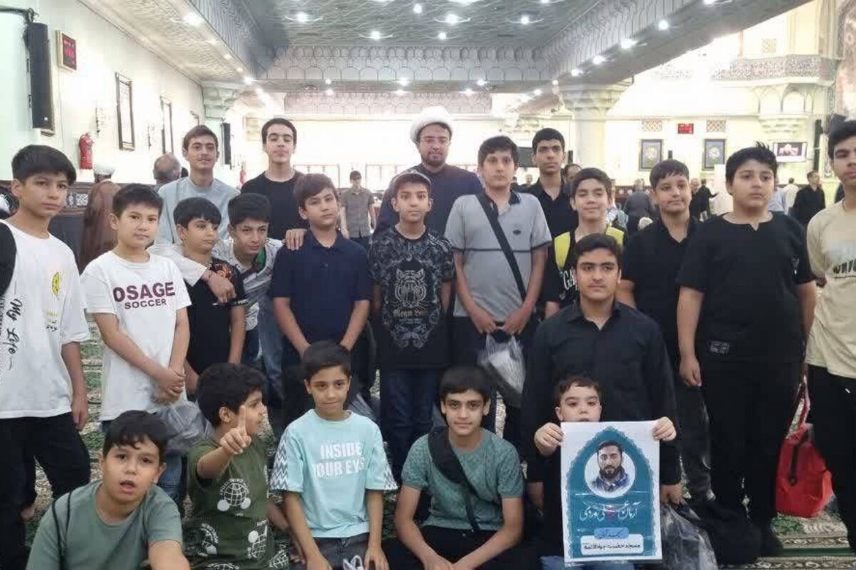 حضور دانش‌آموزان و فرهنگیان ناحیه دو شهرری در نماز جمعه 