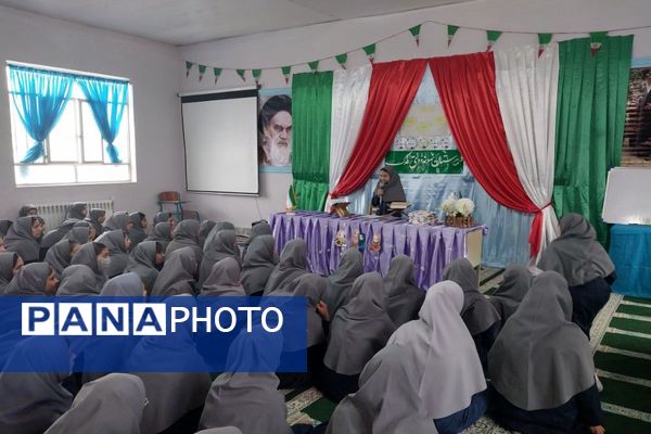 برگزاری جشن دهه کرامت و روز دختر در مدرسه نمونه دولتی فدک