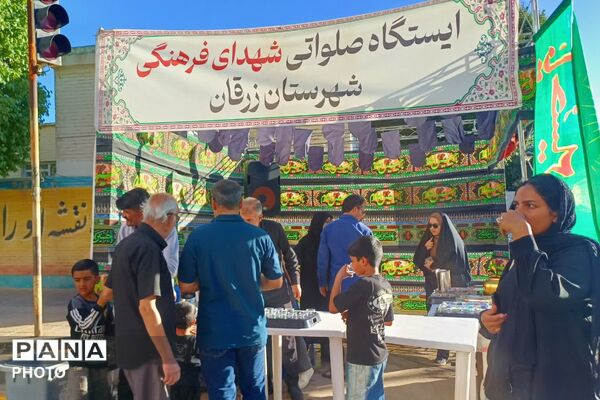 موکب فرهنگیان زرقان در خدمت سوگواران حسینی