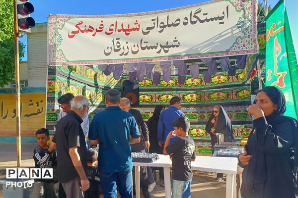 موکب فرهنگیان زرقان در خدمت سوگواران حسینی