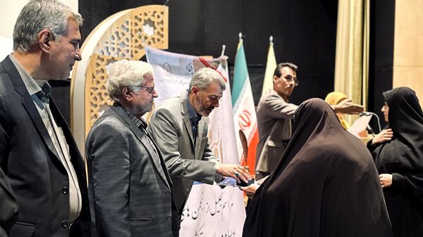 بزرگداشت‌ هفته پیوند و تجلیل از انجمن‌های اولیا و مربیان برتر استان مرکزی در سطح کشور
