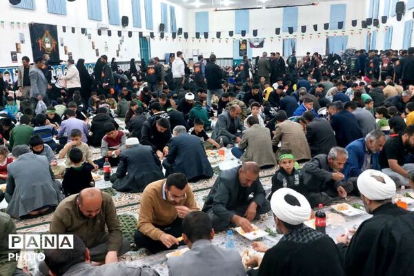 سفره افطاری ۲ هزار نفری در قلعه رئیسی