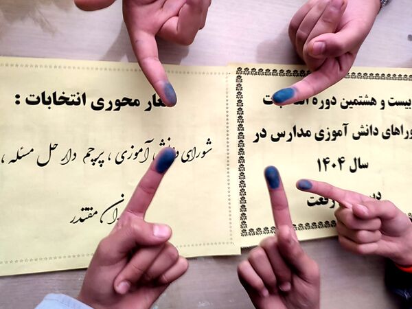 انتخابات شورای دانش آموزی در دبیرستان رفعت
