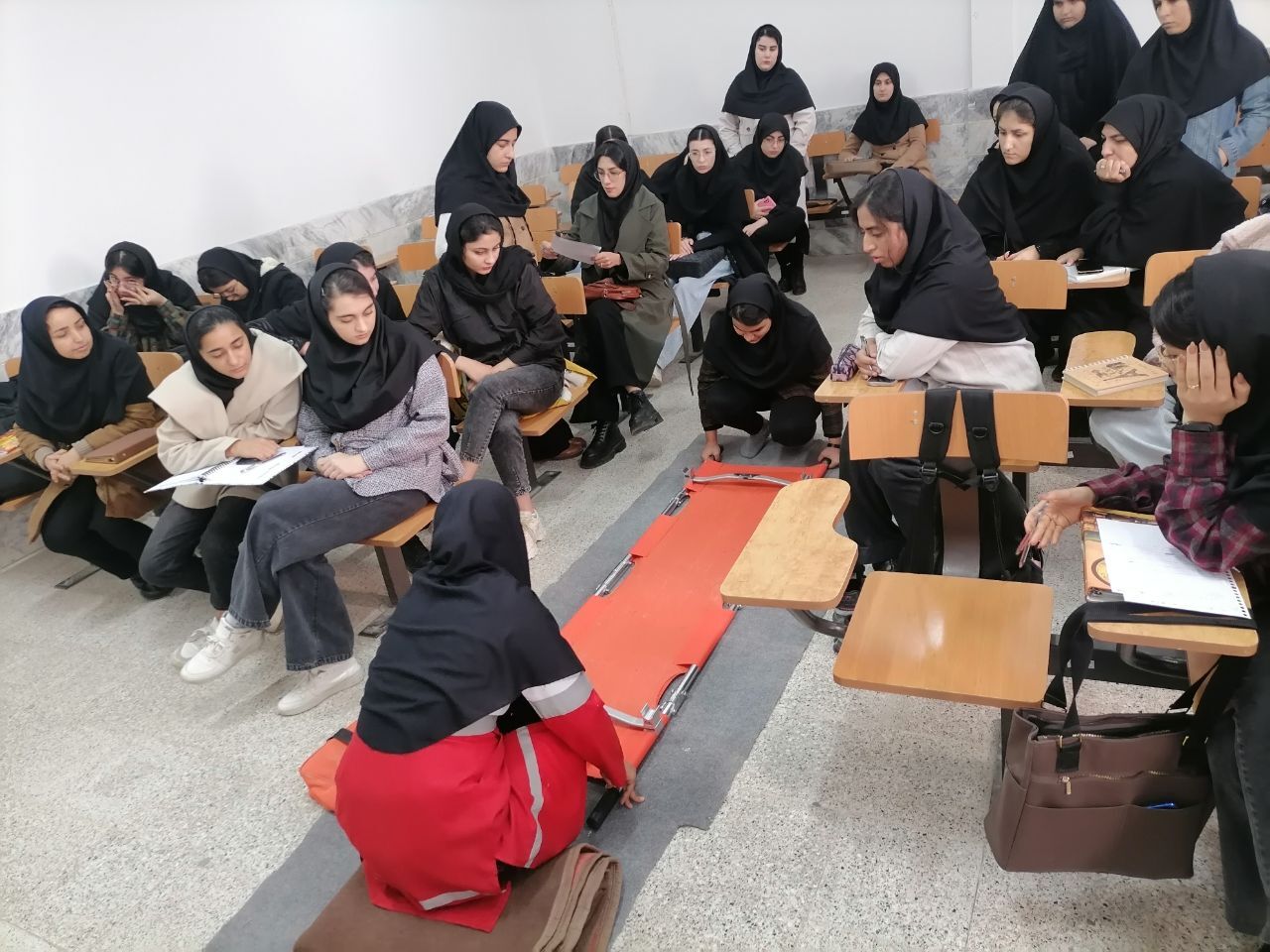 برگزاری دوره‌های مقدماتی هلال احمر در دانشگاه آزاد اسلامی شیروان