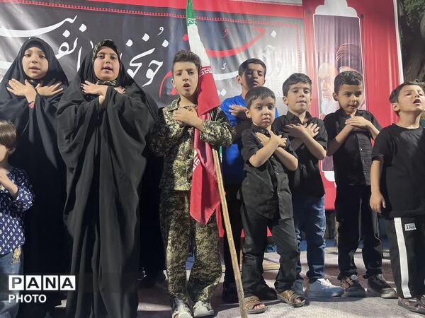 حضور مردم ابرکوه در سوگ فراق امام شهید امام خامنه‌ای 