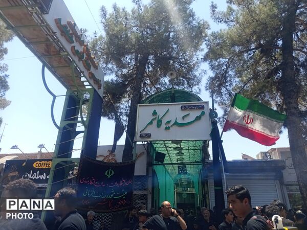ورود هیئت‌های عزاداری به مهدیه کاشمر در هشتمین روز محرم