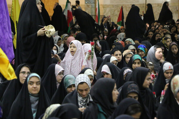 اجتماع عظیم دختران دانشجوی کشور در حرم حضرت معصومه(س)