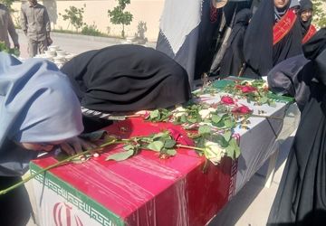 دانش‌‌‌آموزان در تشییع شهید گمنام شرکت کردند