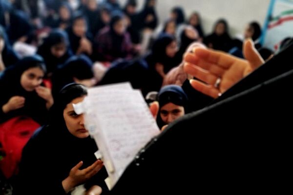 مراسم به مناسبت ایام فاطمیه در دبیرستان پروین اعتصامی اسلامشهر