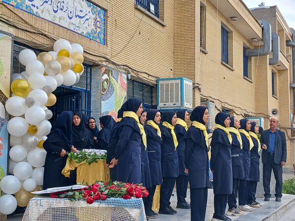 جشن سپاس معلم در هنرستان فنی حرفه‌ای بدیع ناحیه یک