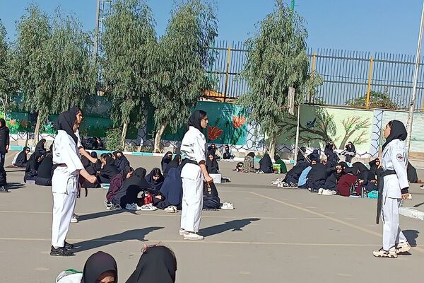 برگزاری صبحانه سالم به‌مناسبت هفته تربیت بدنی در دبیرستان الغدیر شهر قیامدشت ناحیه یک ری