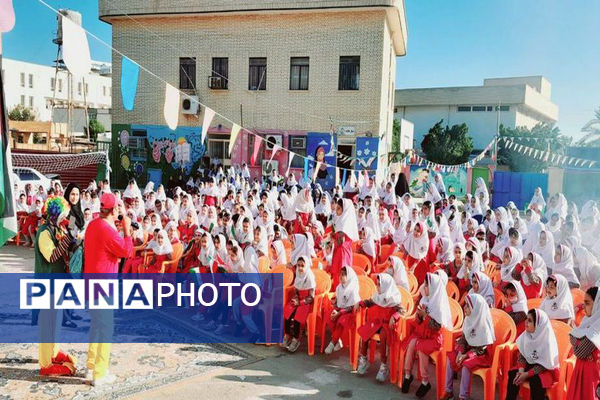 جشن روز دانش‌آموز در دبستان امید انقلاب بوشهر