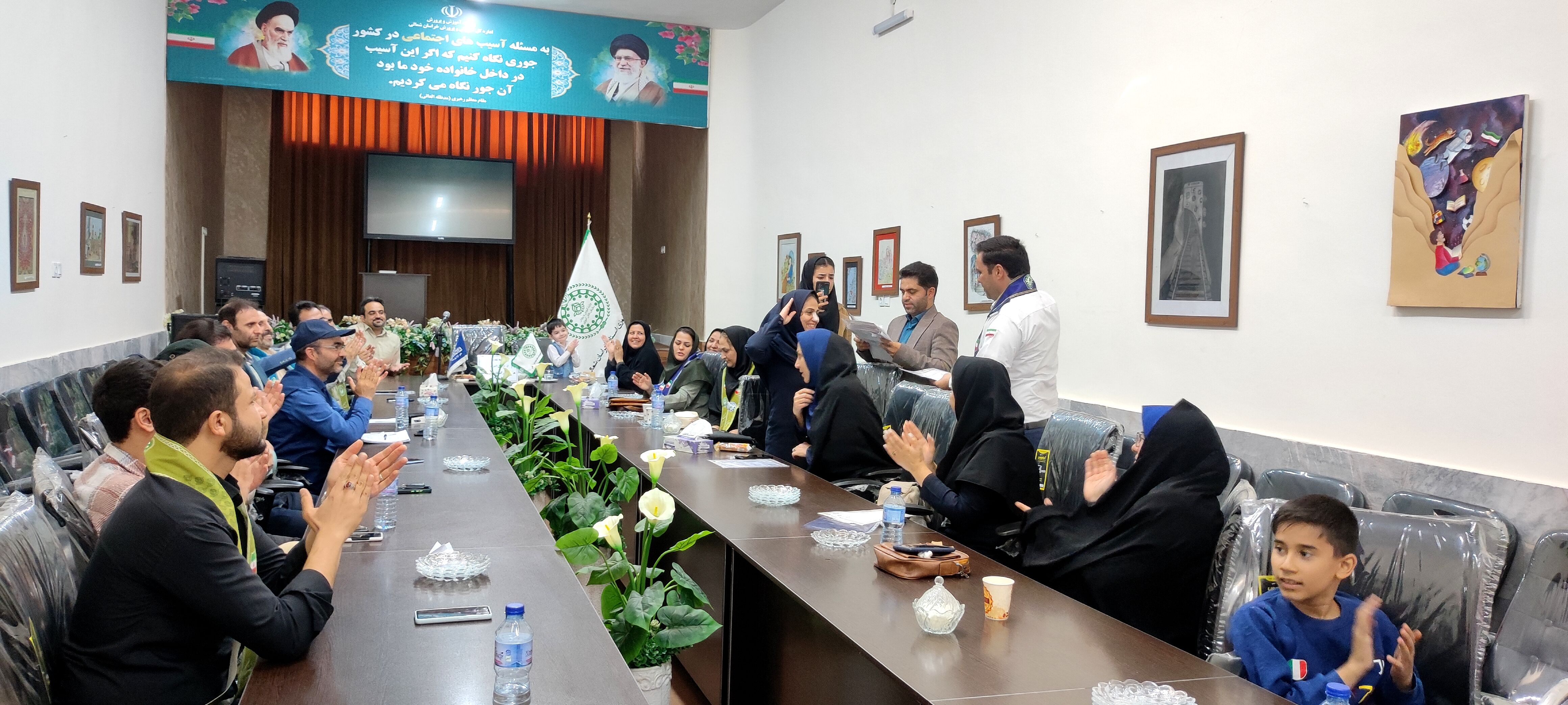 جلسه تقدیر از عوامل اجرایی همایش بزرگ یاوران مقاومت در کانون باهنر بجنورد
