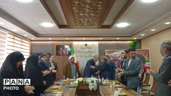 آیین سپاس معلم در ناحیه ۳ تبریز 