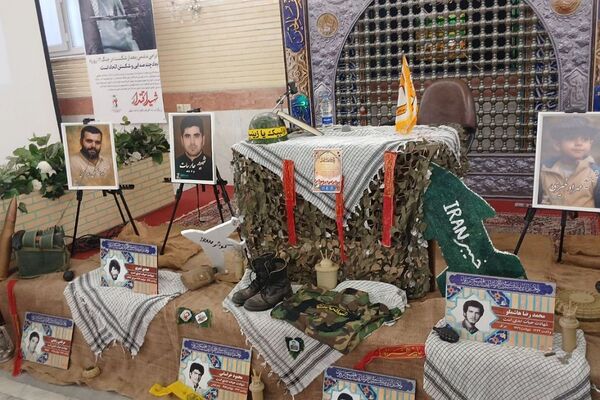 برگزاری یادواره شهدا به مناسبت هفته دفاع مقدس در دبیرستان حضرت زینب(س) ناحیه یک شهرری