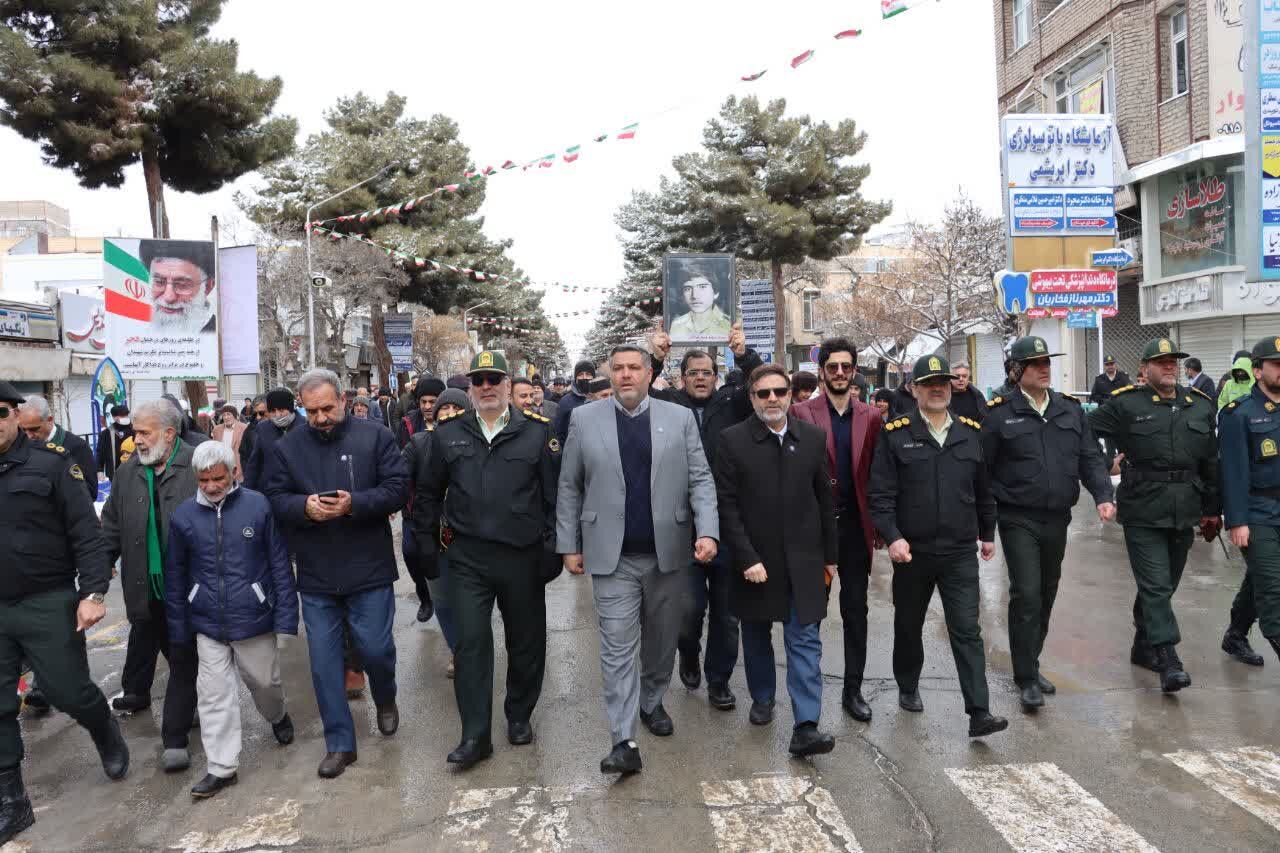 نغمه‌های انقلاب در راهپیمایی ۲۲ بهمن