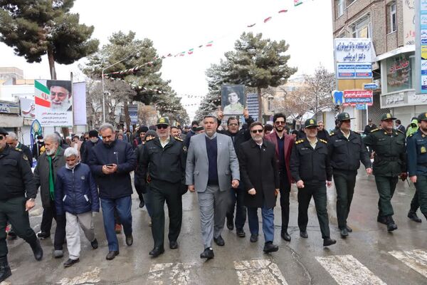 نغمه‌های انقلاب در راهپیمایی ۲۲ بهمن