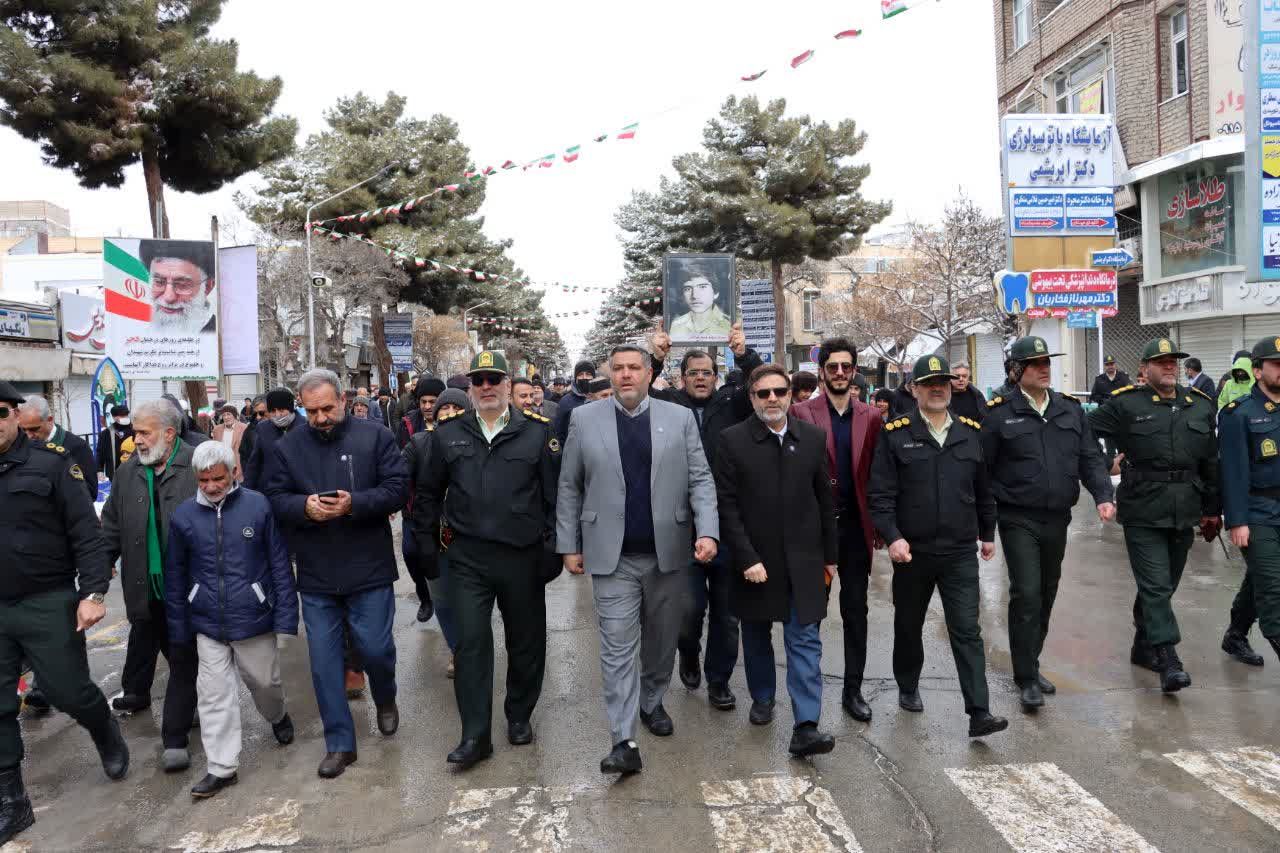 نغمه‌های انقلاب در راهپیمایی ۲۲ بهمن