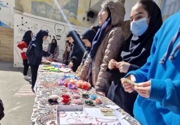برپایی بازارچه دانش‌آموزی در دبیرستان کوثر رودهن 