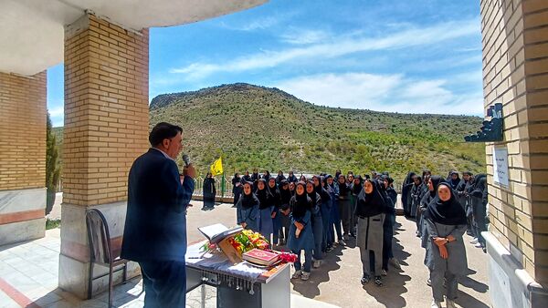 نواخته شدن زنگ سلامت در دبیرستان الزهرا شهرستان مارگون