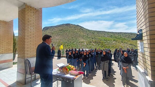 نواخته شدن زنگ سلامت در دبیرستان الزهرا شهرستان مارگون