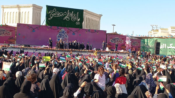 جشن تکلیف دختران و گرامیداشت دهه کرامت در قم
