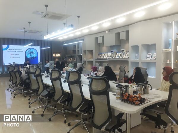  بازدید دانش‌آموزان تهران از ستاد فناوری نانو