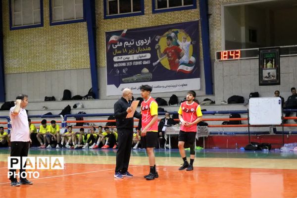 آغاز اردوی انتخابی تیم ملی هندبال دانش‌آموزی پسران در اصفهان