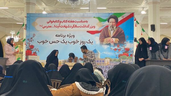 بازدید دانش آموزان دبیرستان دخترانه امید از آرامگاه شهید مدرس