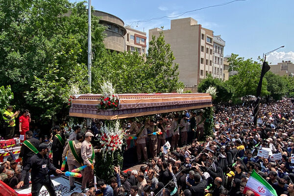 مراسم تشییع پیکر شهدای خدمت در تهران