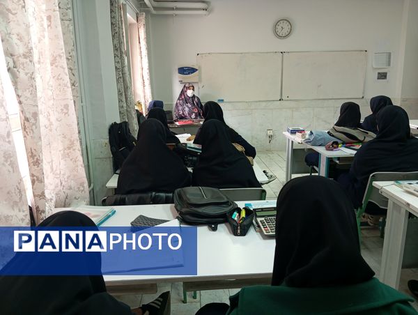 تیم مشاوره استان در هنرستان حضرت زهرا(س) شهرستان بن