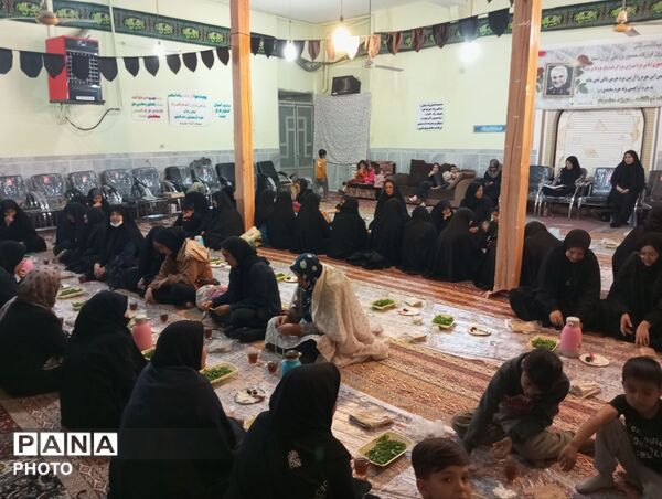 اقامه نماز جماعت همراه با افطاری در مسجد ابوالفضلی نیشابور 