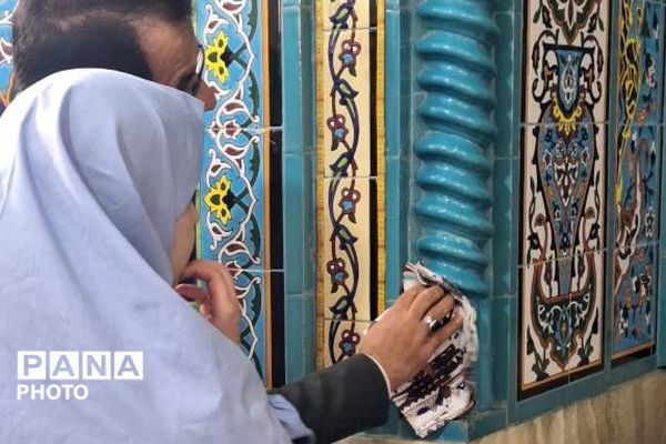 غبارروبی مساجد به مناسبت آغاز ماه مبارک رمضان توسط دانش‌آموزان ناحیه دو شهرری 