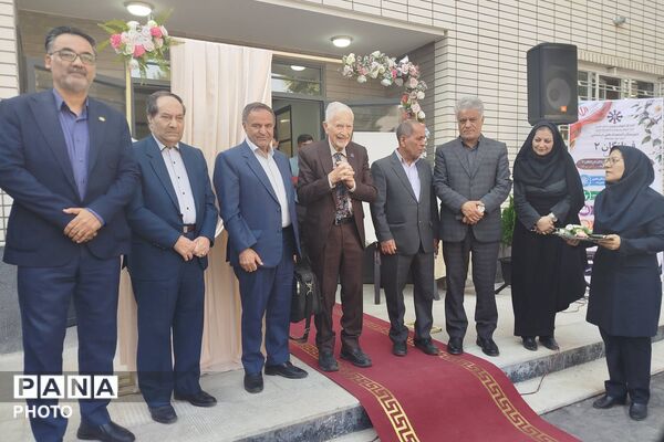 لبخند امید در آیین گشایش دبیرستان فرزانگان دو