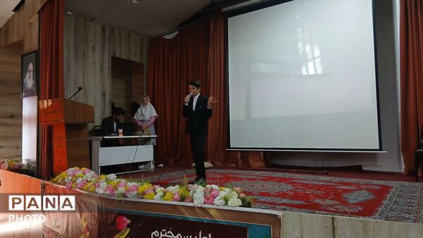 تجلیل از برگزیدگان تئاتر درسی و خبرنگاران پانا در ساوجبلاغ 