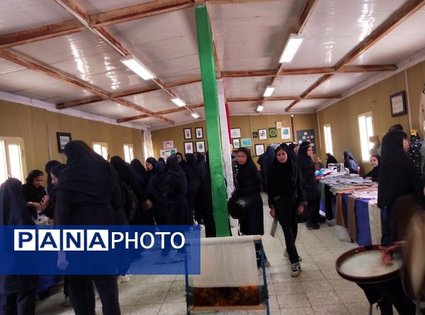 نمایشگاه هنرهای دستی هنرجویان هنرستان آفرینش منطقه رضویه 