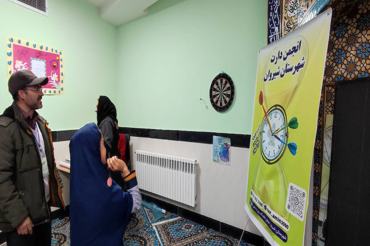 برگزاری مسابقه دارت در دبستان دخترانه ضحی ۲ شیروان