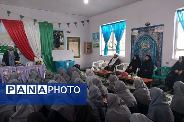برگزاری جشن دهه کرامت و روز دختر در مدرسه نمونه دولتی فدک