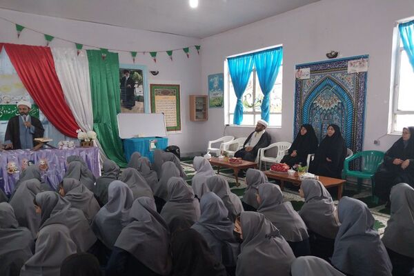 برگزاری جشن دهه کرامت و روز دختر در مدرسه نمونه دولتی فدک