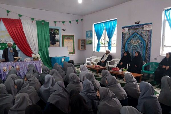 برگزاری جشن دهه کرامت و روز دختر در مدرسه نمونه دولتی فدک
