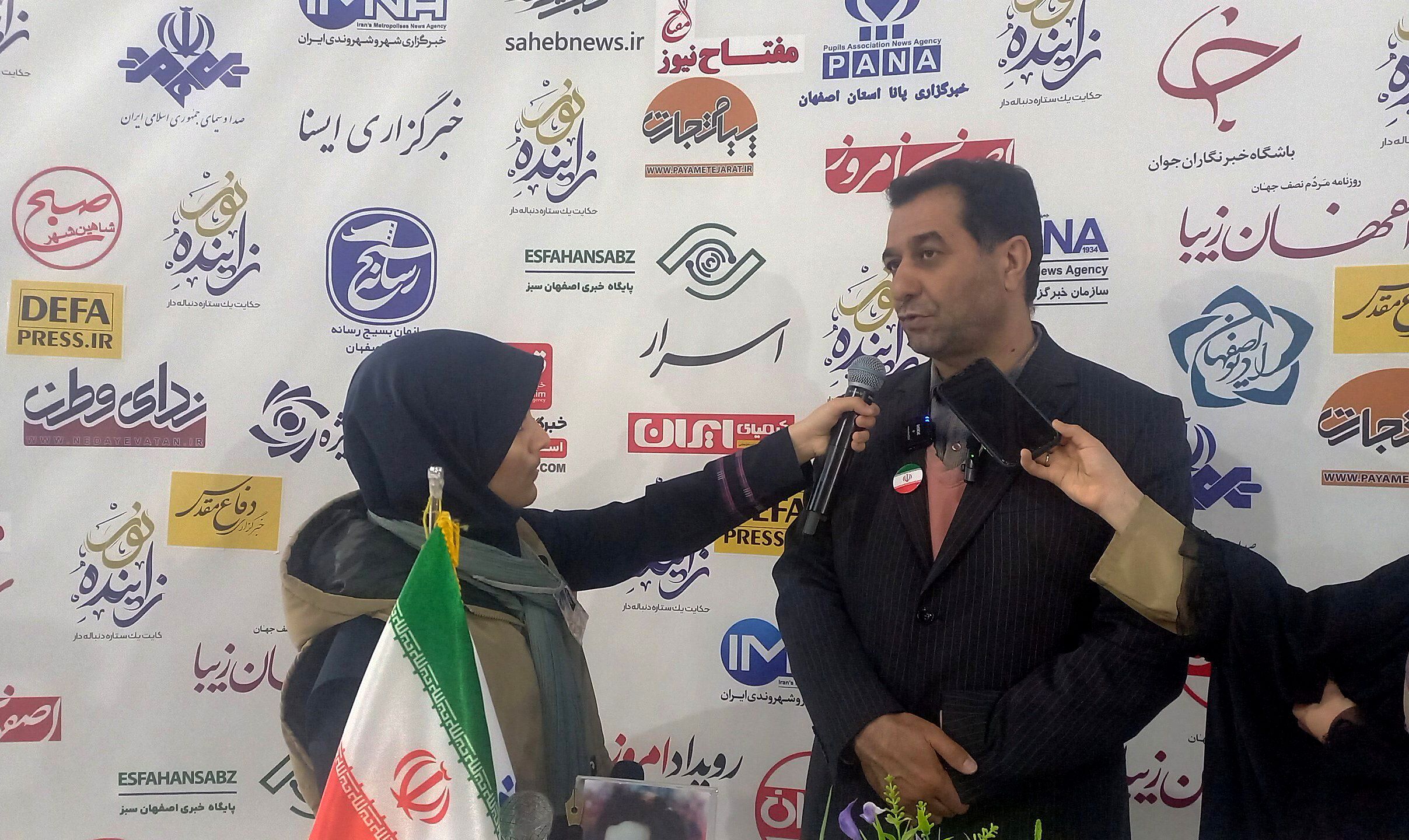 ارتباط نسل کنونی با نسل‌های گذشته باید تقویت شود‌