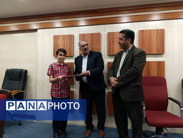 تقدیر از دانش‌آموزخبرنگاران برگزیده رویداد «فرزندان انقلاب» در قم