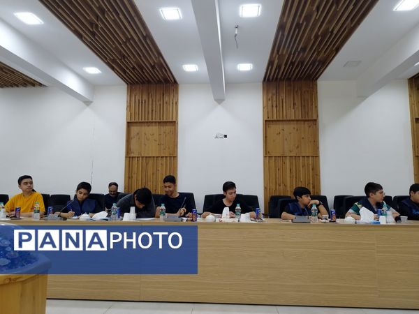 نشست خبری مدیرکل نوسازی مدارس استان اصفهان با دانش آموز خبرنگاران پانا