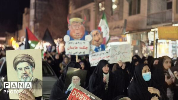 موج موشک‌های ایرانی با مشت‌های گره کرده مردم به قلب دشمن