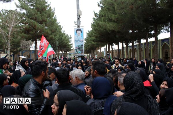 وداع با پیکر مطهر شهید فرشاد بنام در گلزار شهدا نیشابور 