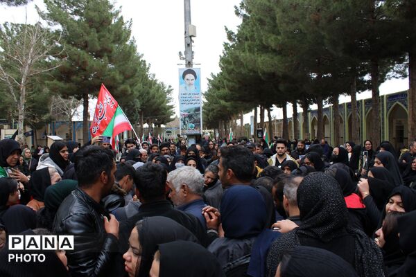 وداع با پیکر مطهر شهید فرشاد بنام در گلزار شهدا نیشابور 