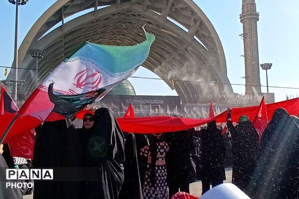 وداع آحاد مردم ایران با رهبر شهید در مصلی تهران