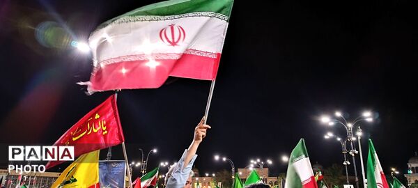 مردم یکن‌آباد در میدان امام، پیمانِ دوباره با شهدا بستند