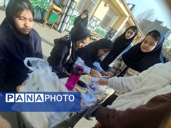 بازارچه کارآفرینی دانش آموزان در مدرسه انیس خوش قدم 
