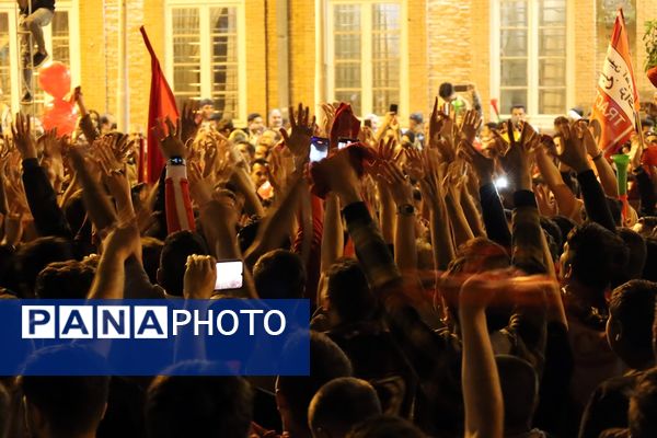 شادی مردم ارومیه از قهرمانی تیم فوتبال تراکتور